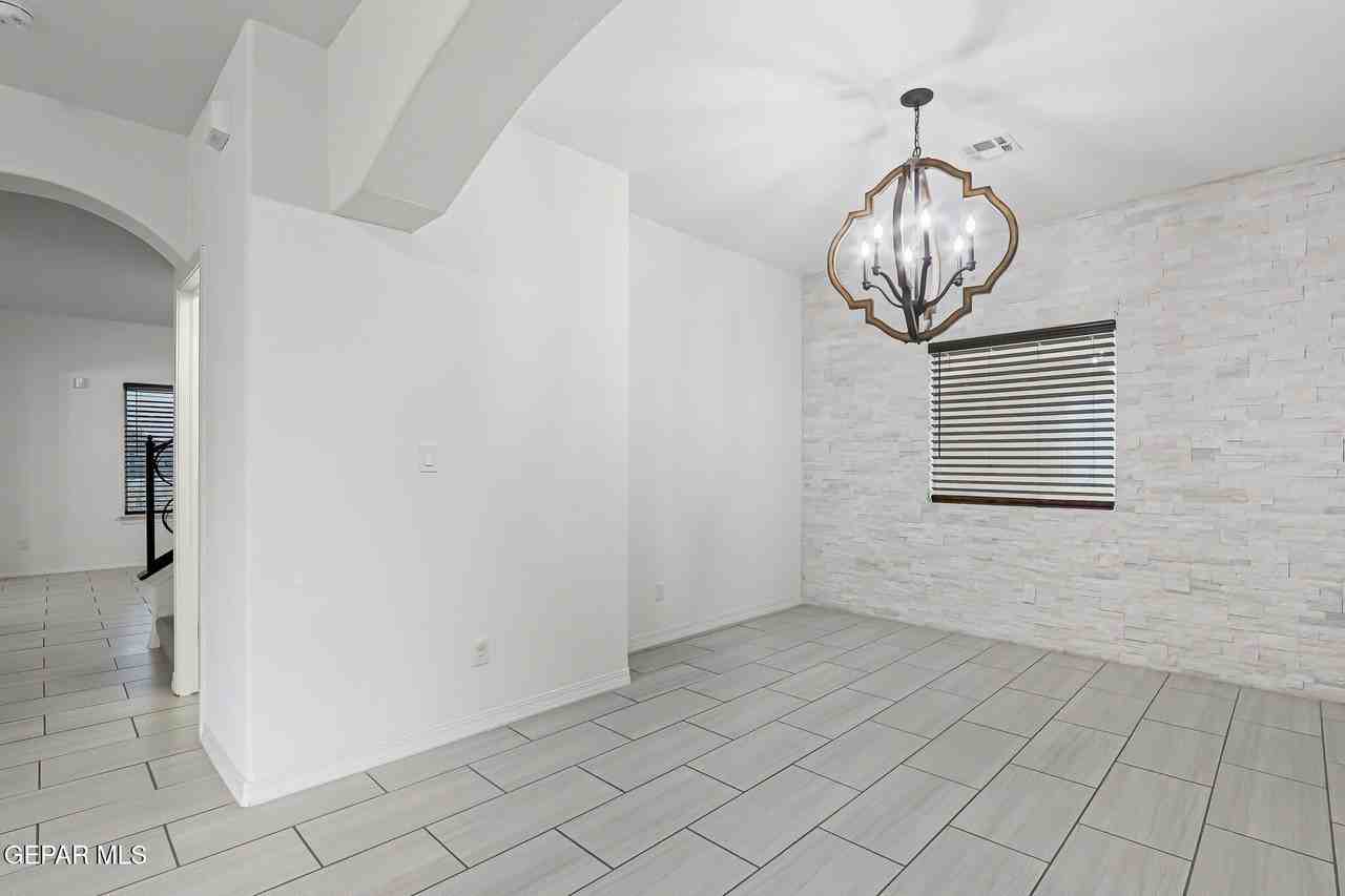 569 Lanner St - Photo 6 of 42