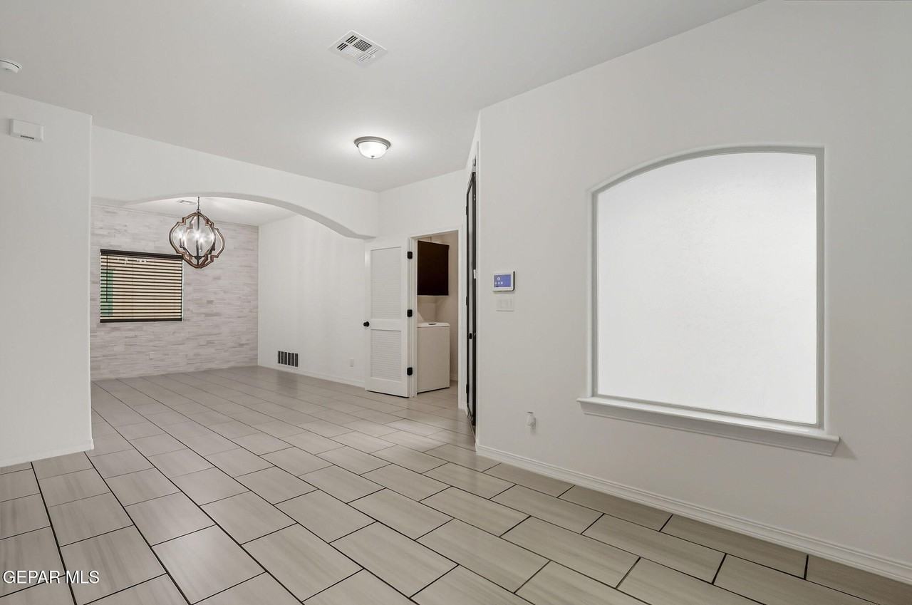 569 Lanner St - Photo 7 of 42