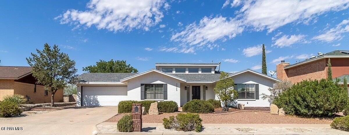 7025 San Marino Dr - Photo 2 of 27