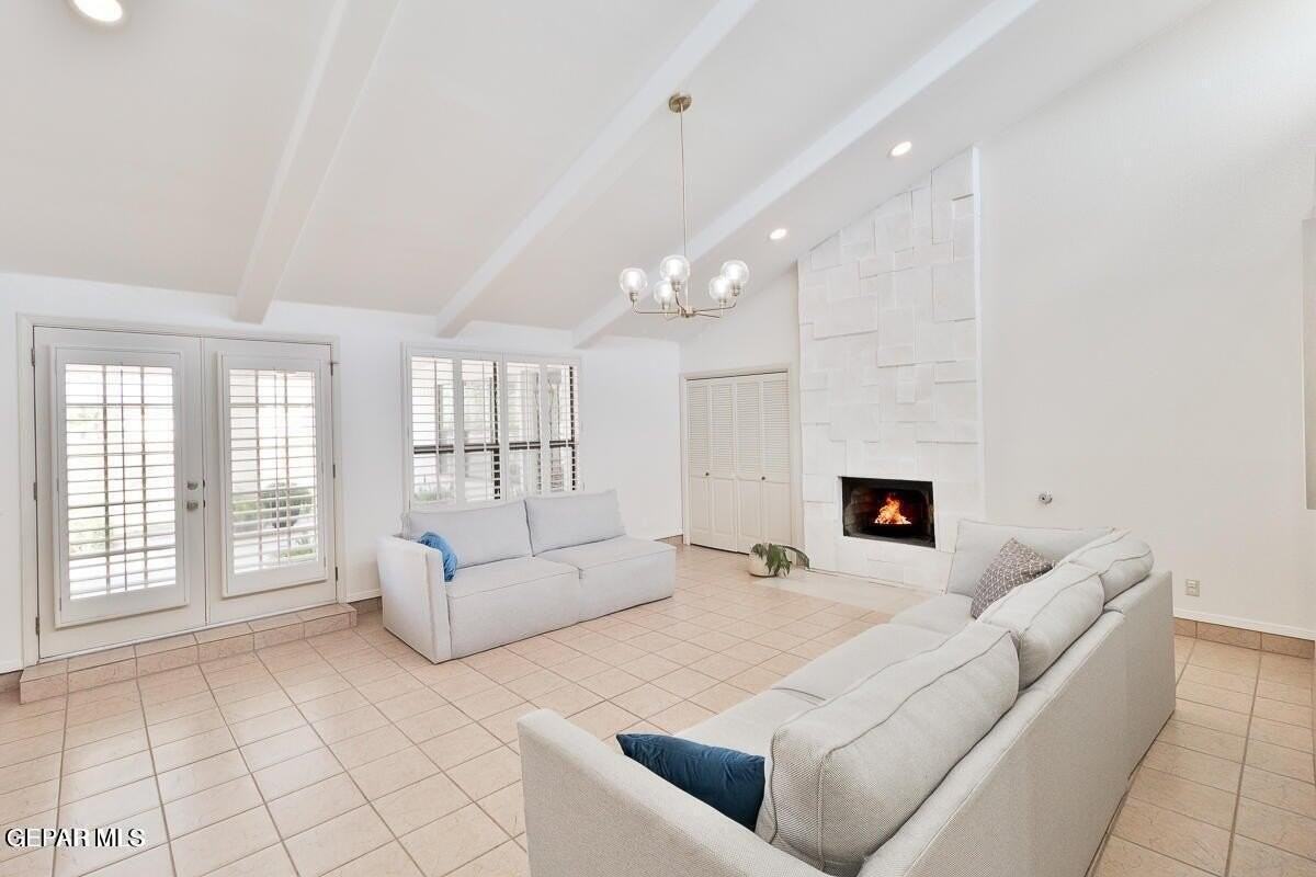 7025 San Marino Dr - Photo 4 of 27