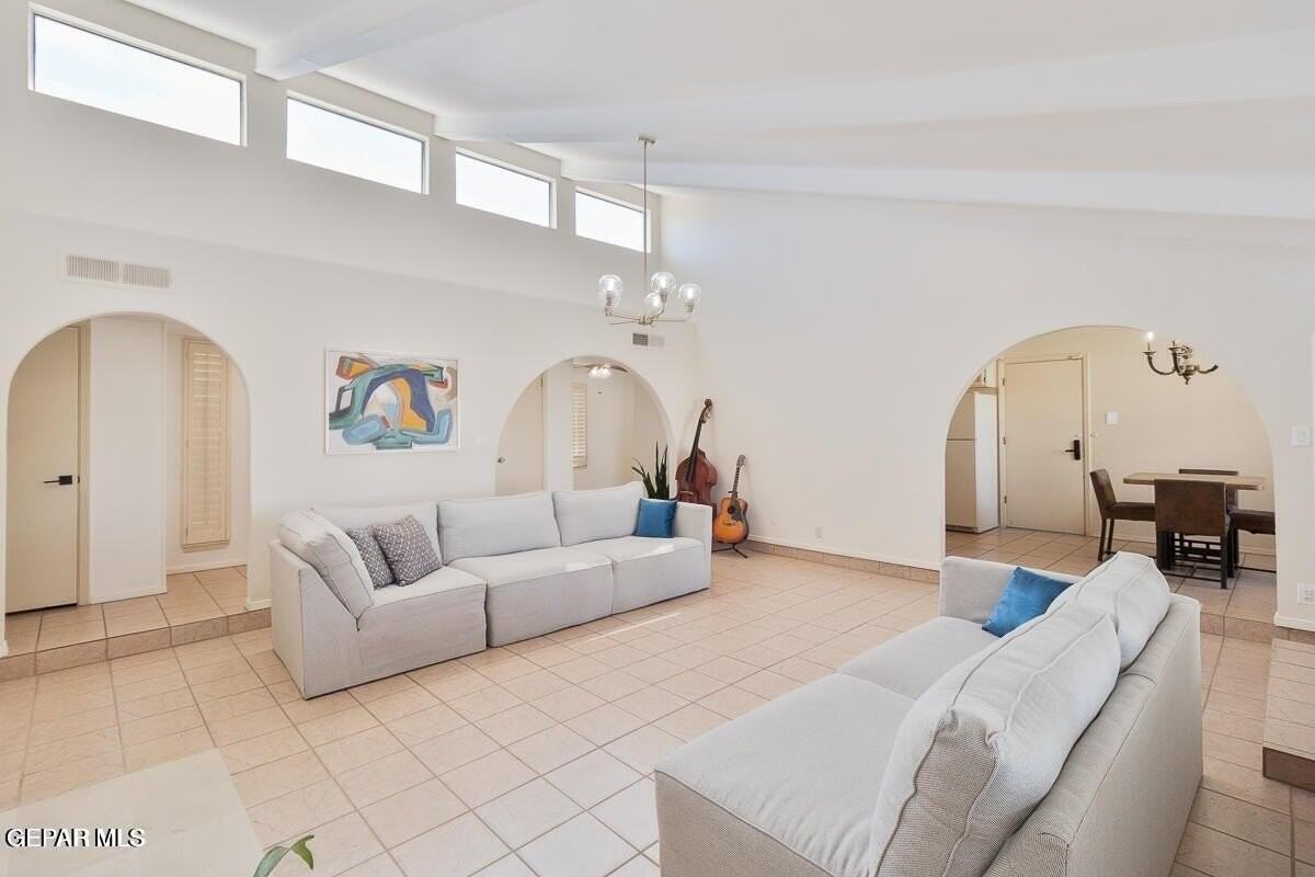 7025 San Marino Dr - Photo 6 of 27