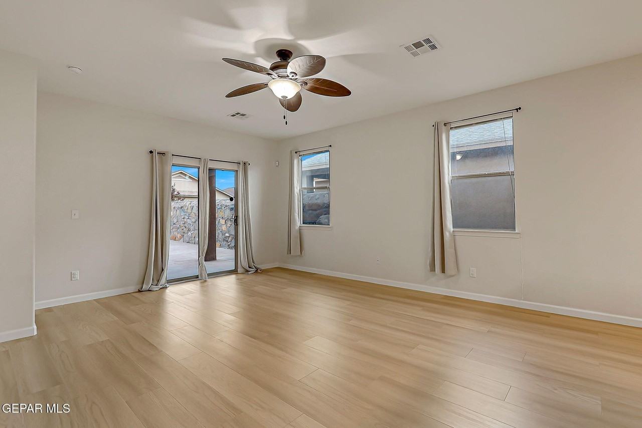 13134 Kestrel Ave - Photo 6 of 35