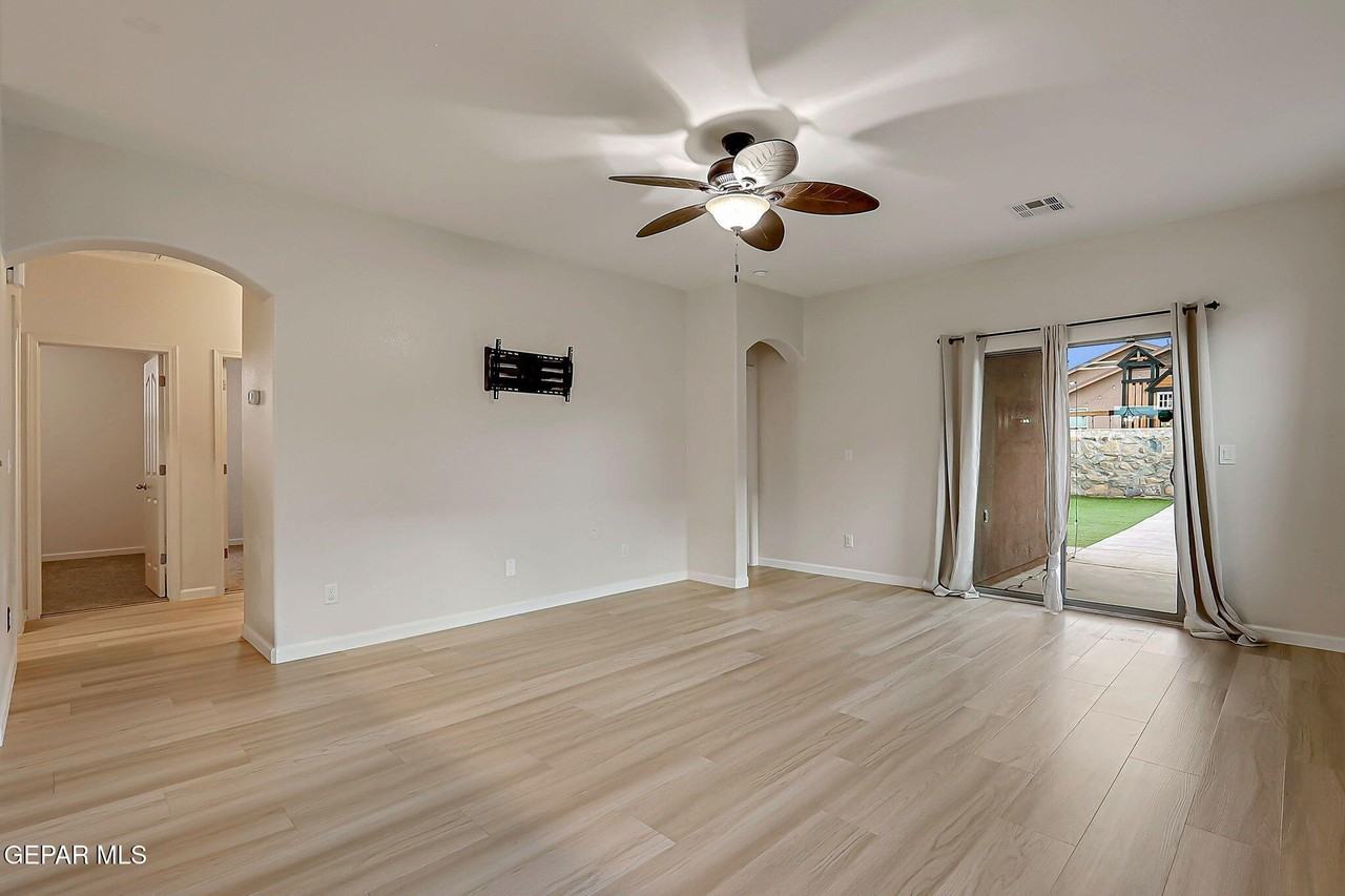 13134 Kestrel Ave - Photo 7 of 35
