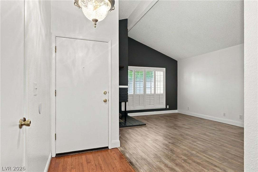 5704 Pearldrop Ave - Photo 5 of 29