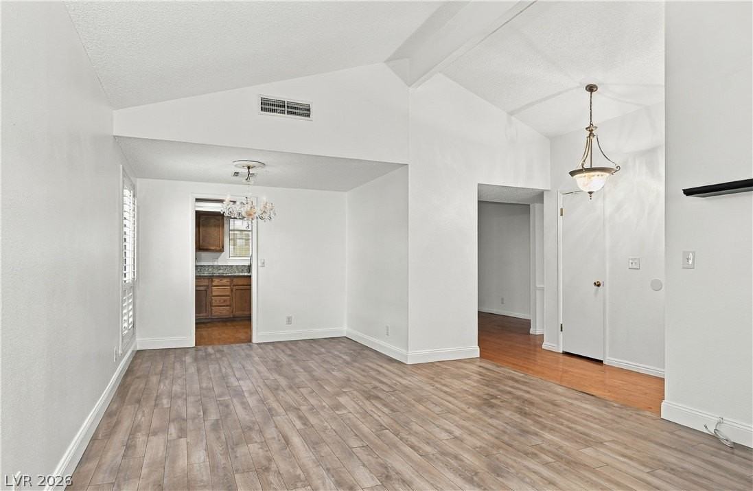5704 Pearldrop Ave - Photo 6 of 29