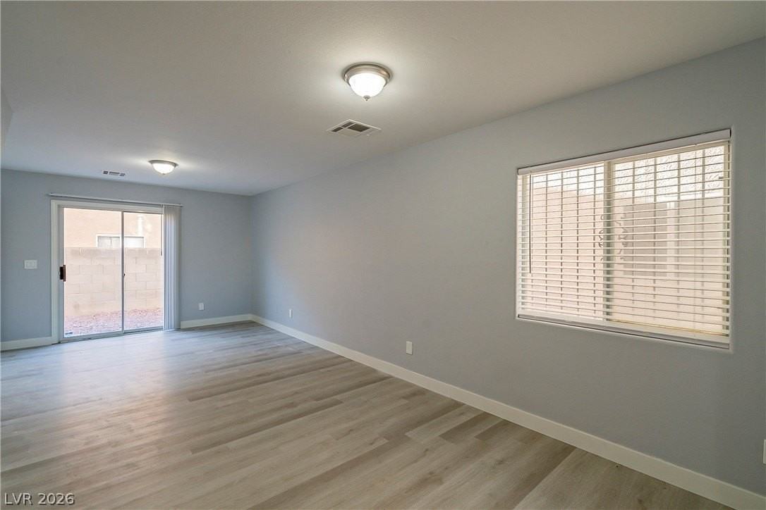 4052 Emerald Wood St - Photo 4 of 30