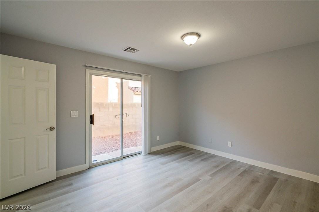 4052 Emerald Wood St - Photo 5 of 30