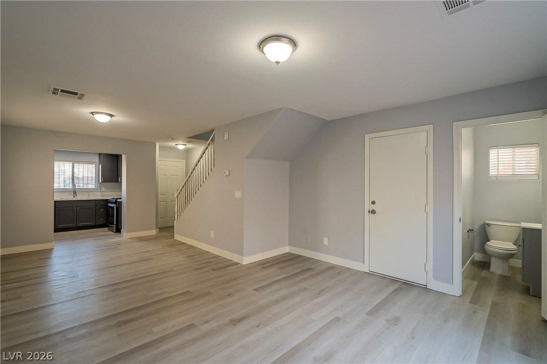 4052 Emerald Wood St - Photo 7 of 30
