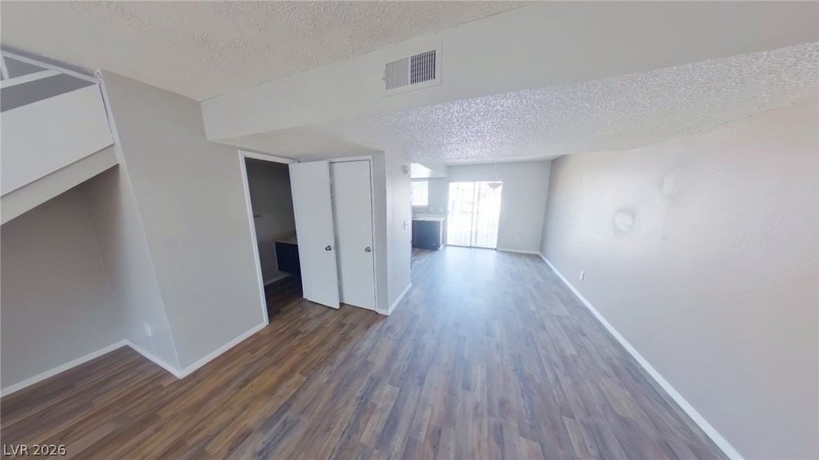 2200 Comet Ave #E - Photo 3 of 8