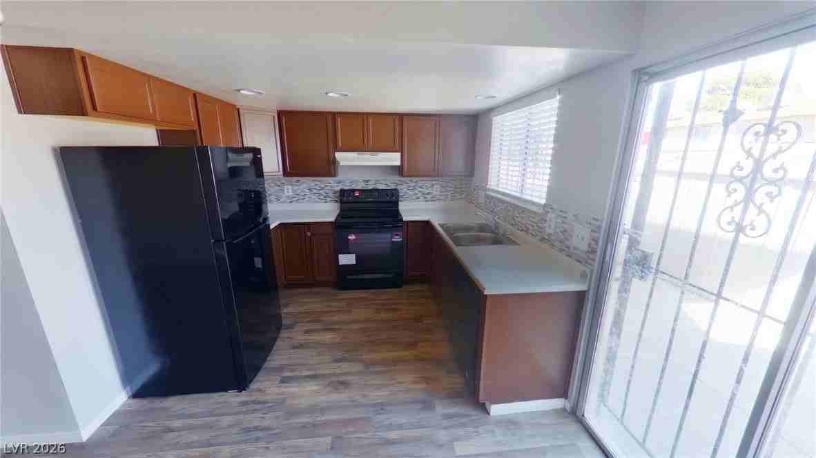 2200 Comet Ave #E - Photo 4 of 8