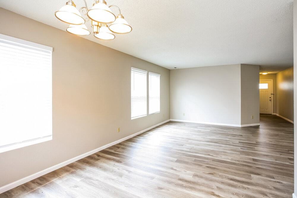 8615 Bluff Point Dr - Photo 5 of 16