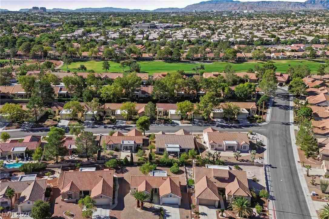 9009 Signal Terrace Dr - Photo 5 of 34