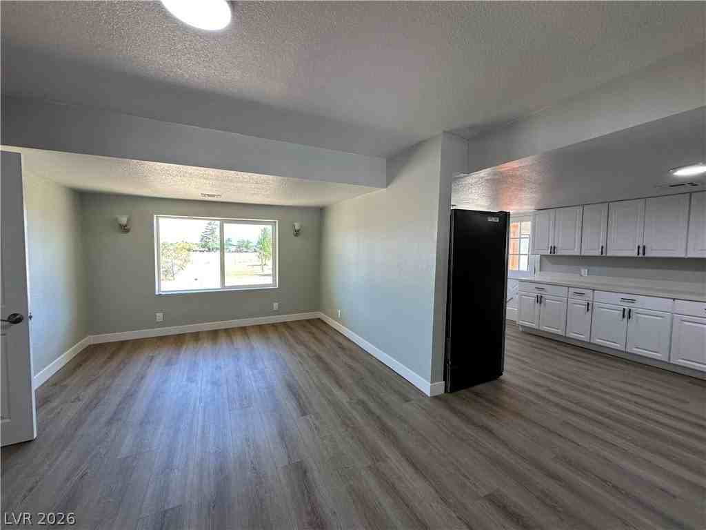 2590 N Murphy St - Photo 5 of 34