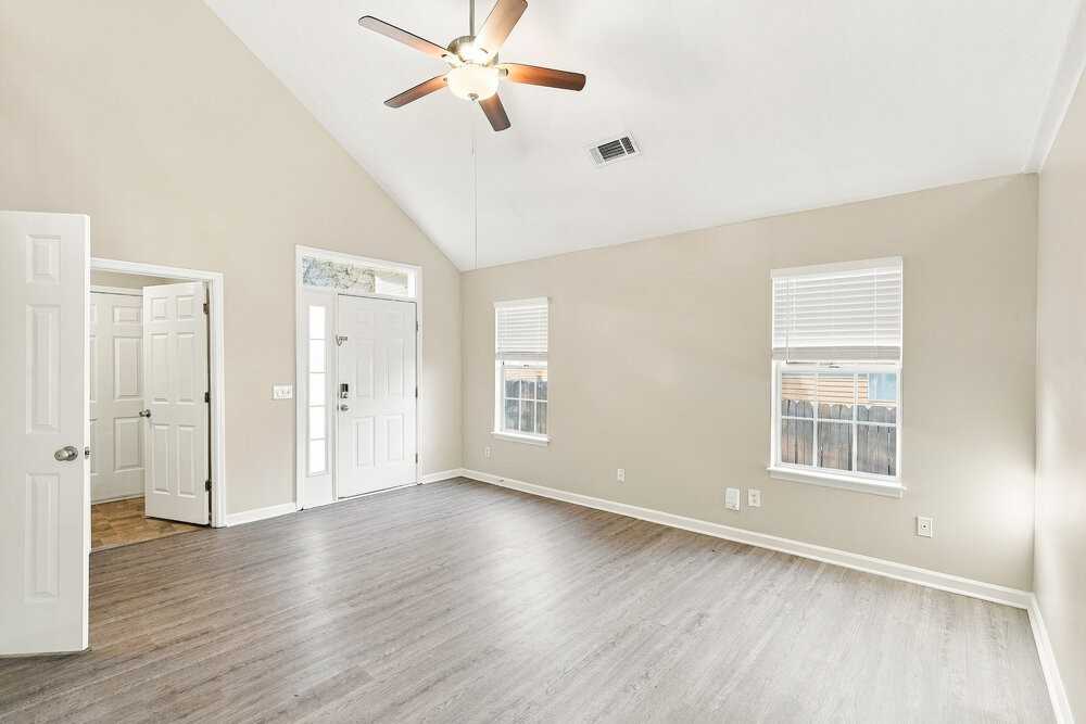 4033 Pepperwood Dr - Photo 4 of 17