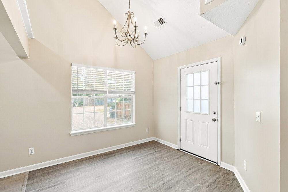 4033 Pepperwood Dr - Photo 6 of 17