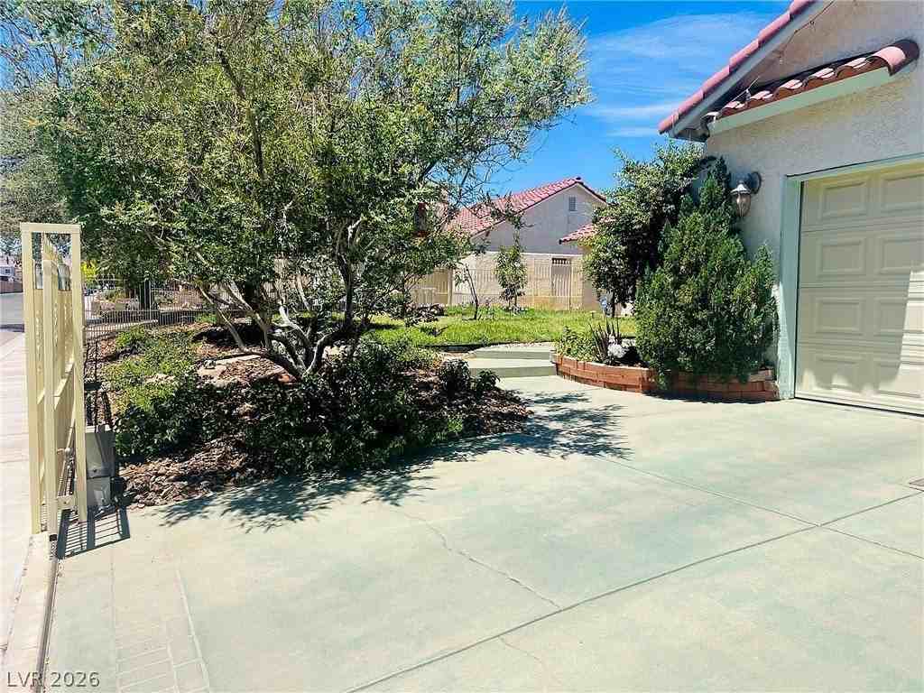 6432 W Mesa Vista Ave - Photo 7 of 50