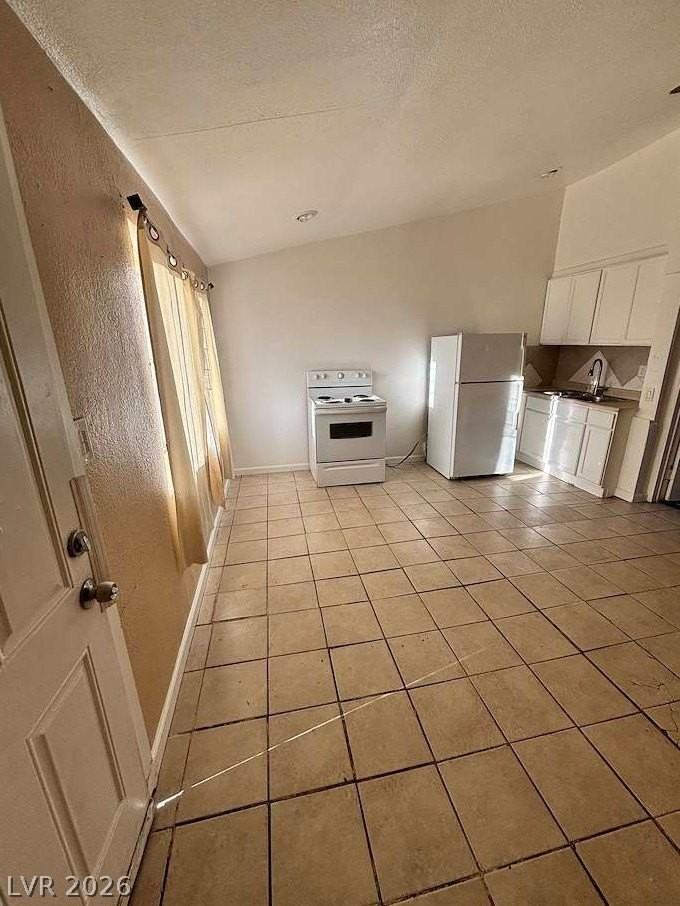 1124 Laurel Ave #1 - Photo 2 of 9