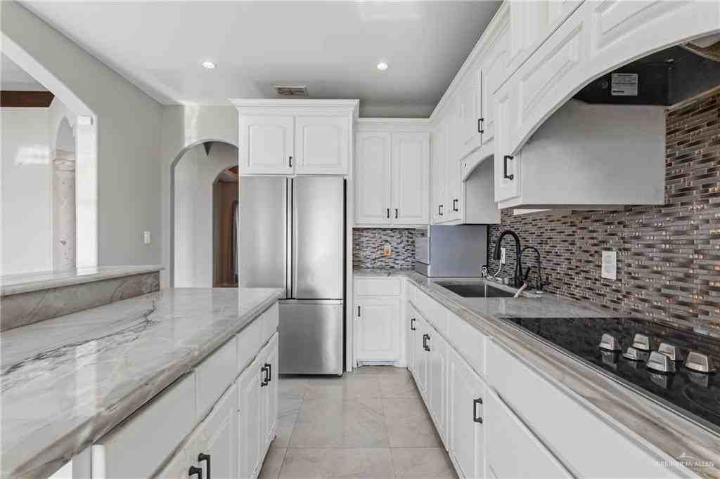 7712 N Cynthia St - Photo 6 of 19