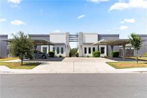featured image of 2919 W Driftwood St #4