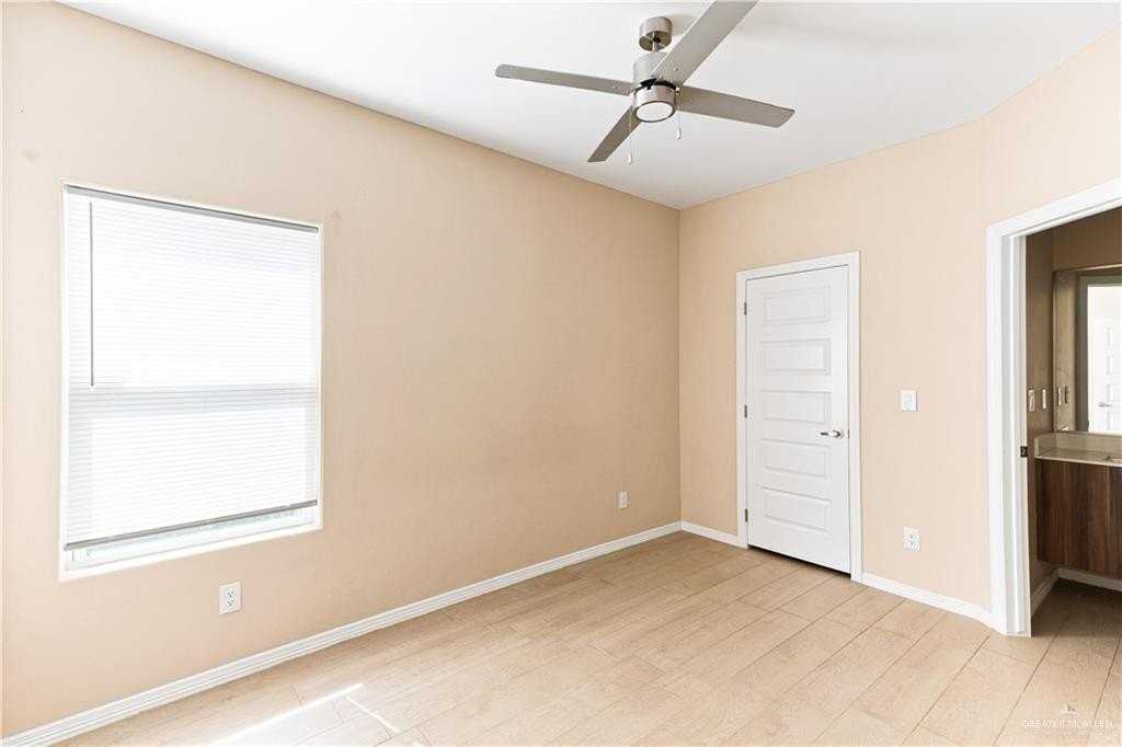 2919 W Driftwood St #4 - Photo 6 of 14