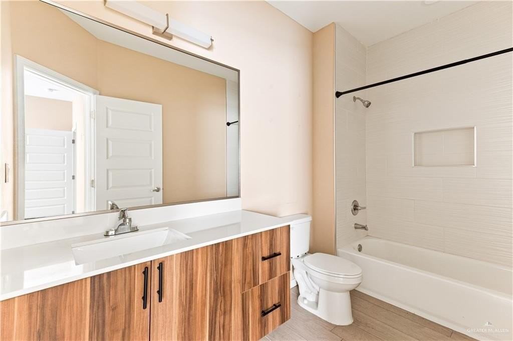 2919 W Driftwood St #4 - Photo 7 of 14