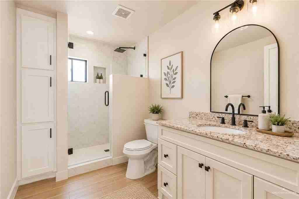 1817 Dolores Del Rio Ave - Photo 4 of 13
