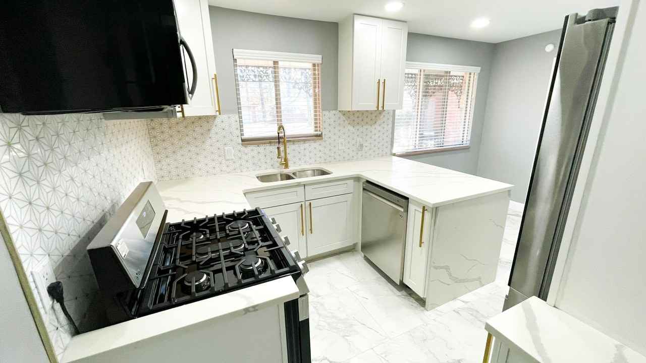 19016 Nadol Dr - Photo 4 of 27