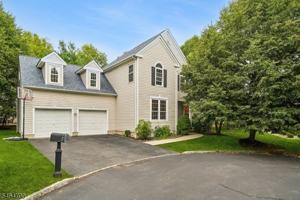featured image of 4 Revere Rd