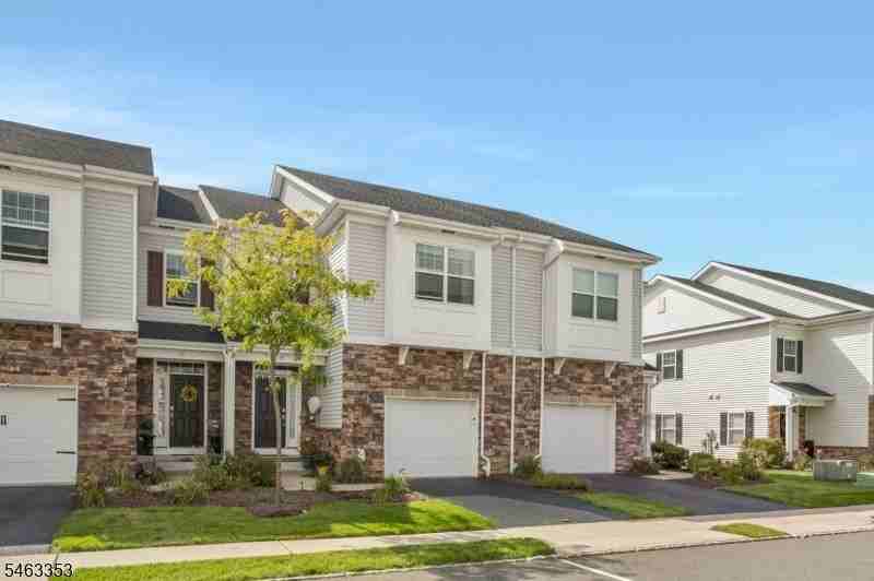 15 Gerhard Pl - Photo 3 of 37