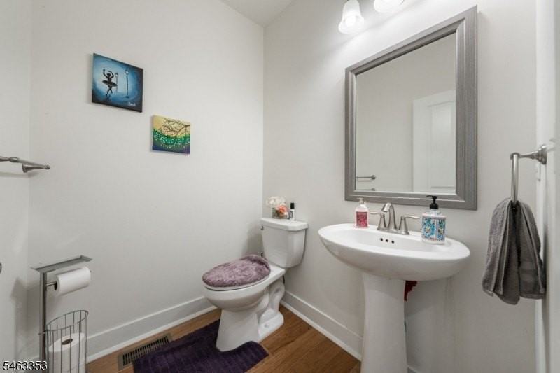 15 Gerhard Pl - Photo 6 of 37
