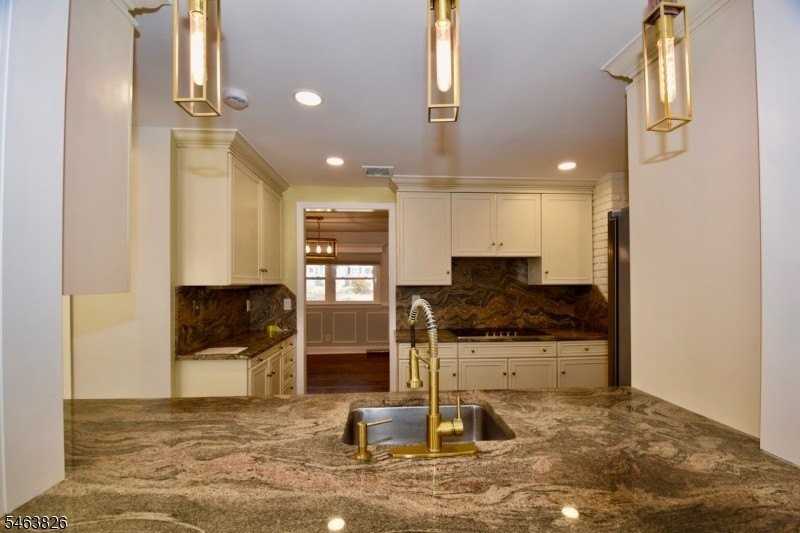 1455 Woodacres Dr - Photo 3 of 38