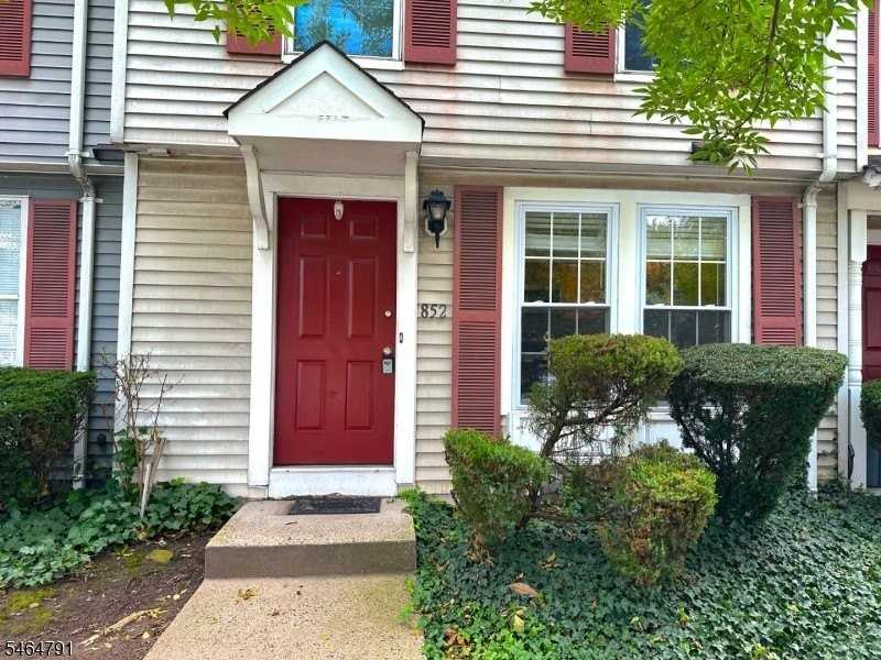 852 Valley St - Photo 2 of 32