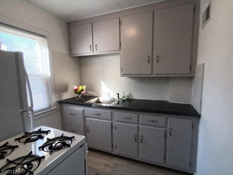 377 Van Dyke Ave - Photo 6 of 13