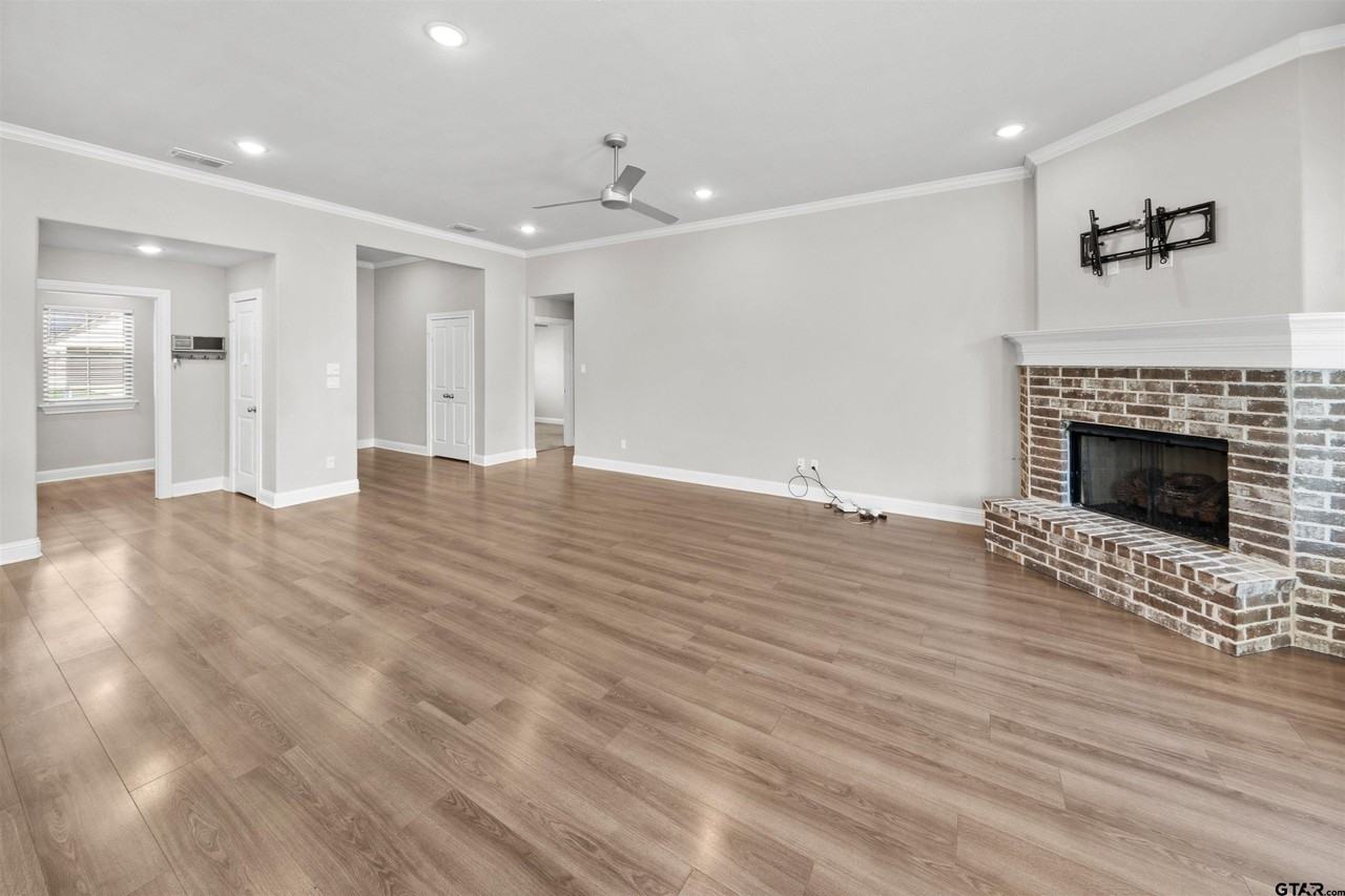 11479 Lindsey Garden Dr - Photo 3 of 23