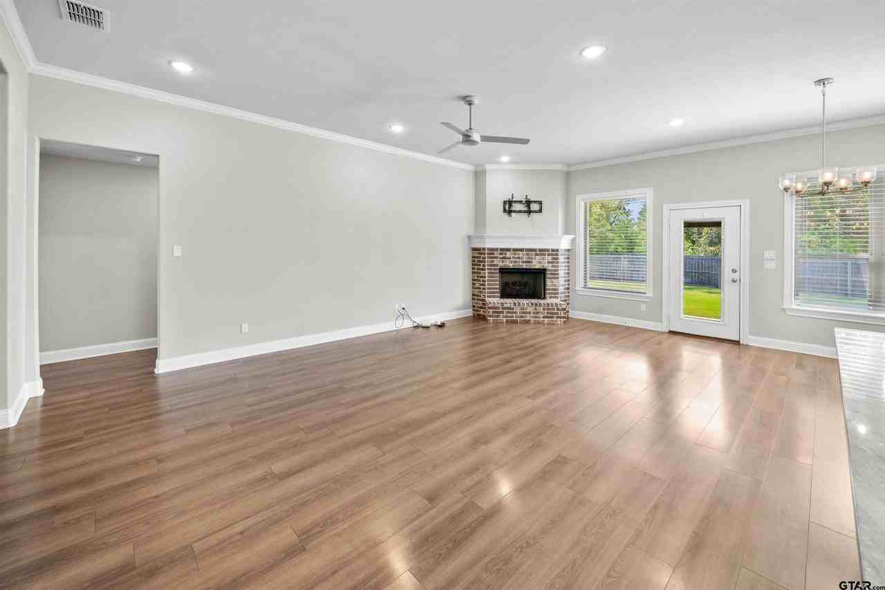 11479 Lindsey Garden Dr - Photo 4 of 23