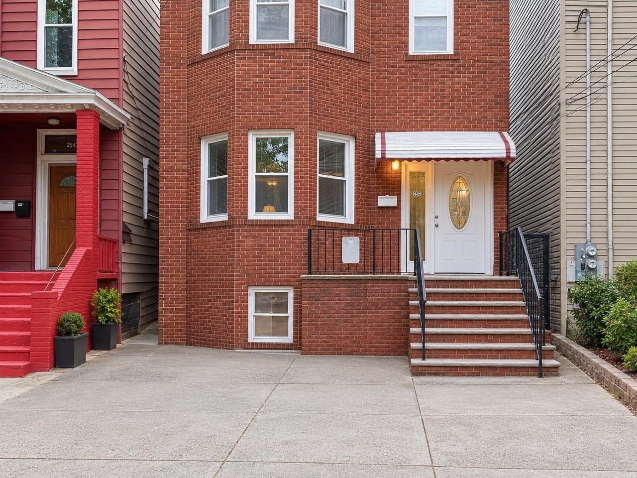 256 Bowers St