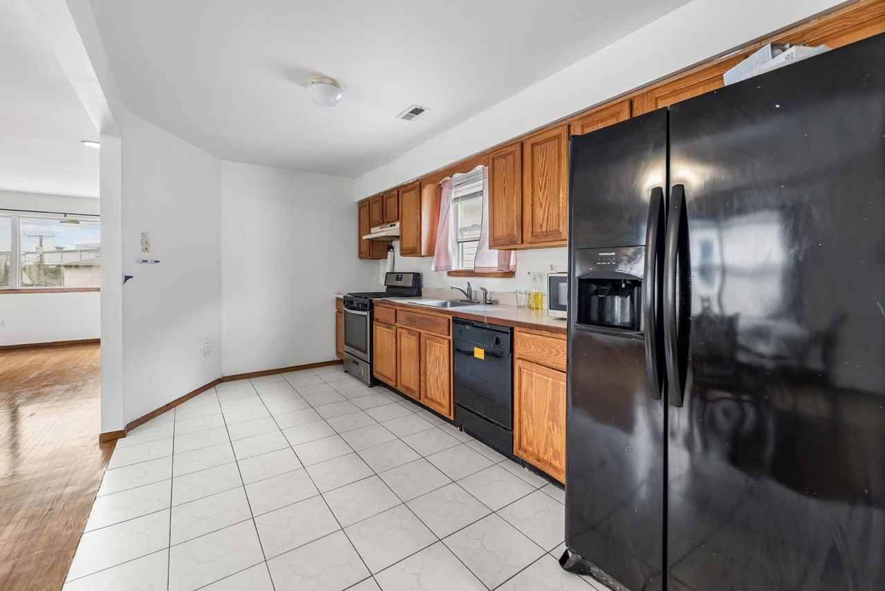 151 Hobart Ave #2 - Photo 6 of 14