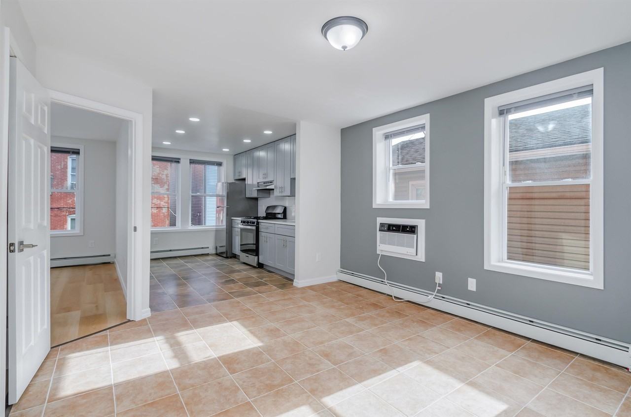 101 W 49th St #4 - Photo 2 of 14