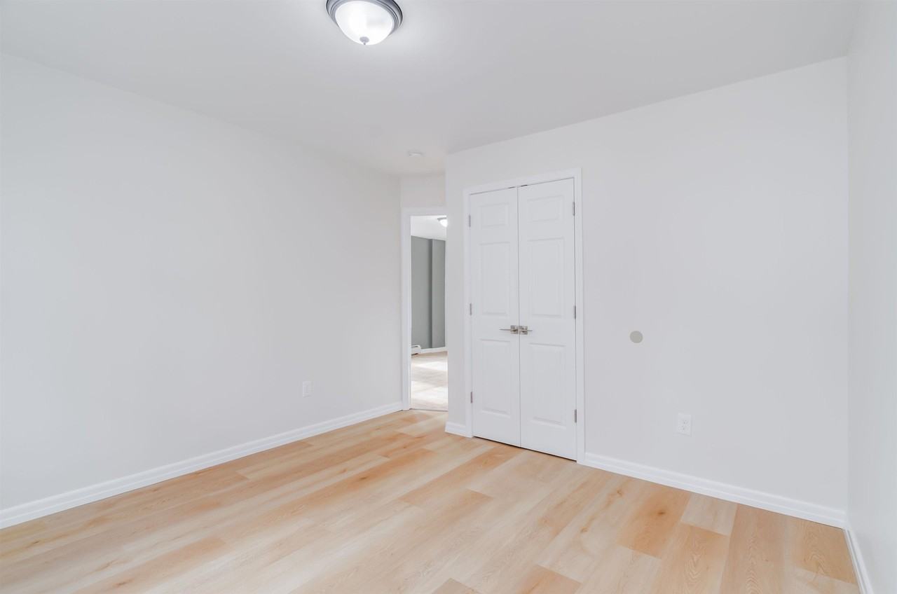 101 W 49th St #4 - Photo 6 of 14