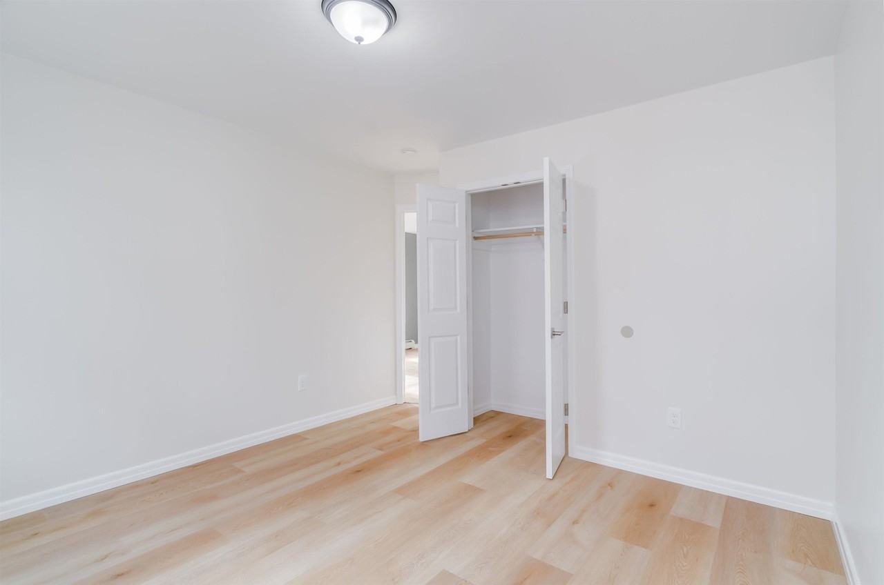 101 W 49th St #4 - Photo 7 of 14
