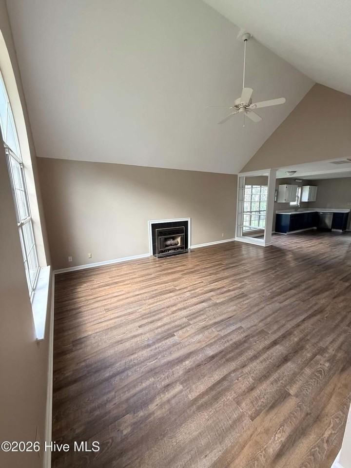 216 Cape Point Ln - Photo 2 of 10