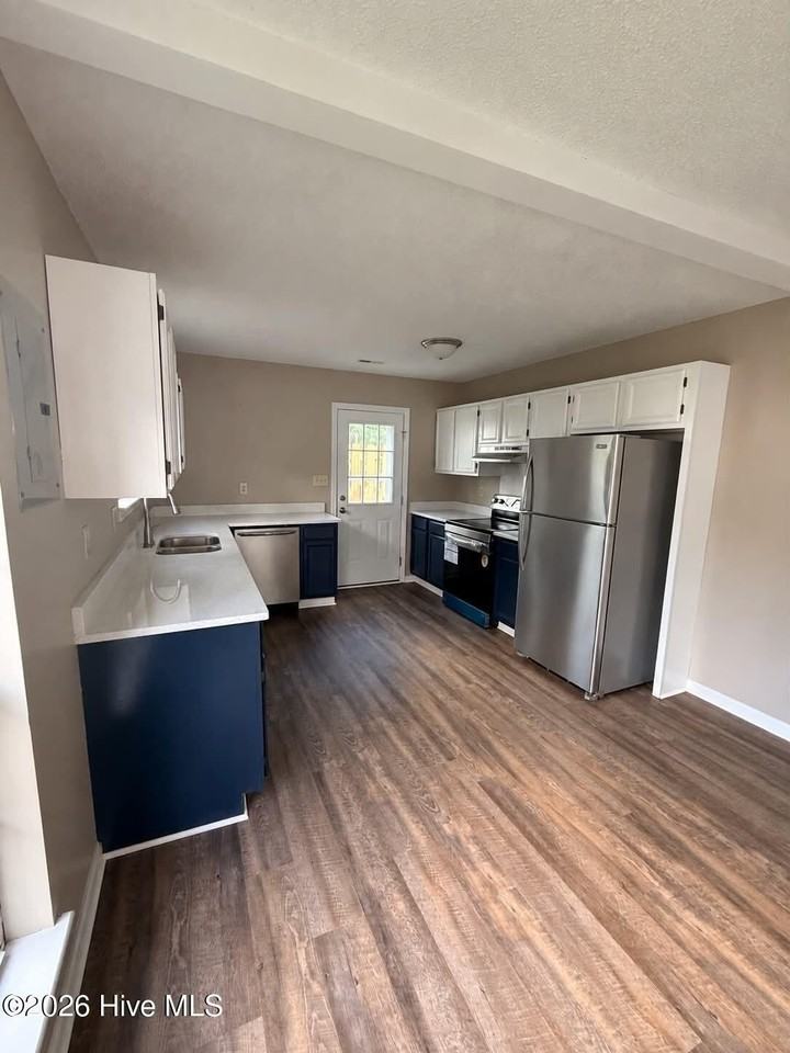 216 Cape Point Ln - Photo 4 of 10