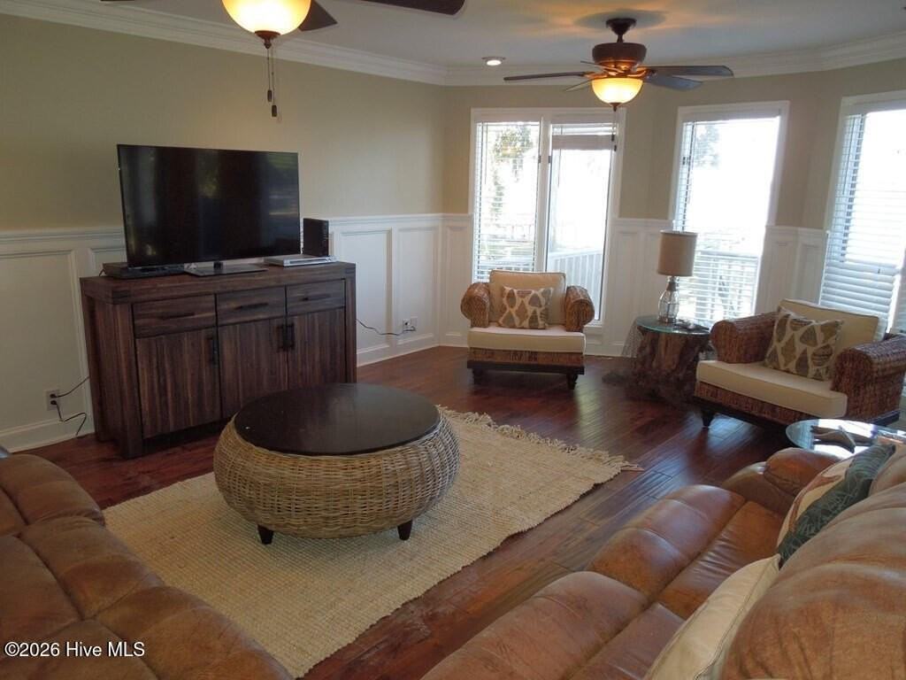 148 Midway Cir - Photo 3 of 39