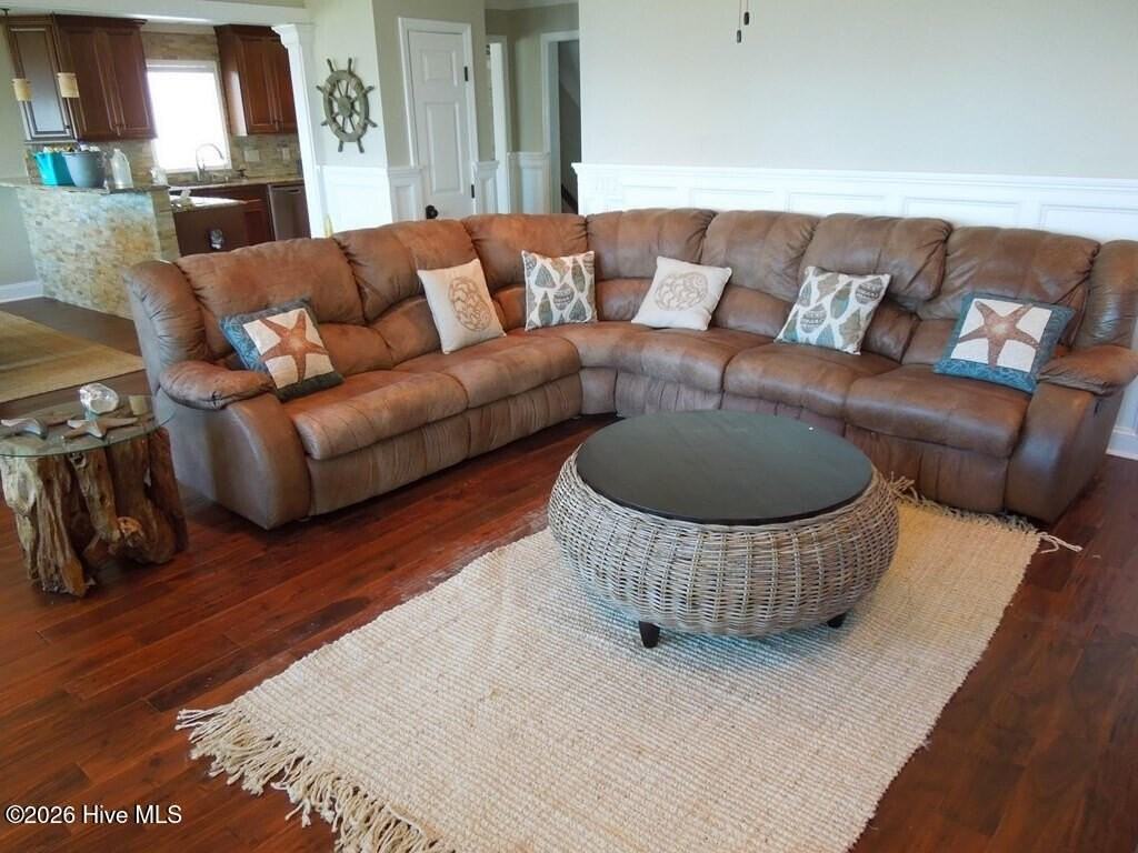 148 Midway Cir - Photo 4 of 39