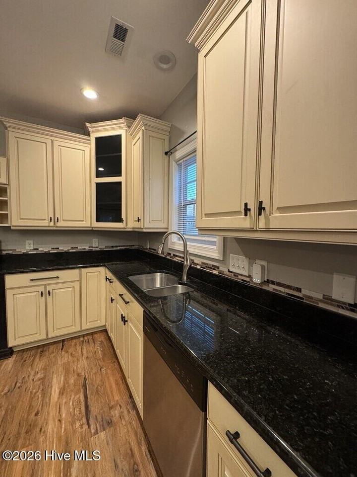 106 Moonstone Ct - Photo 5 of 19