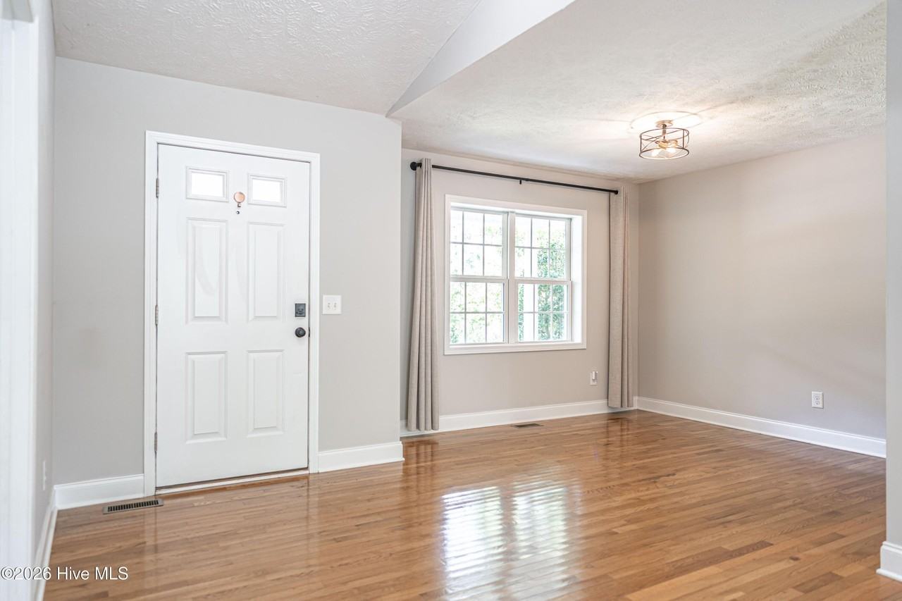 22 Alexander Ln - Photo 5 of 24