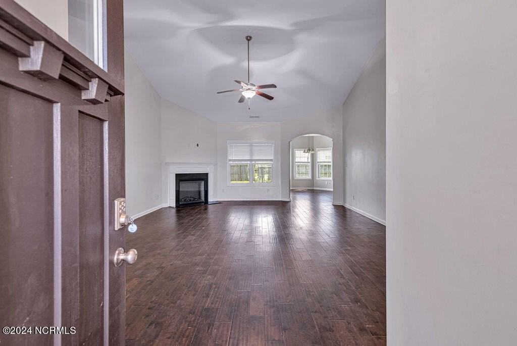 402 Derrick Dr - Photo 3 of 35