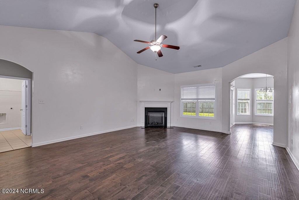 402 Derrick Dr - Photo 5 of 35
