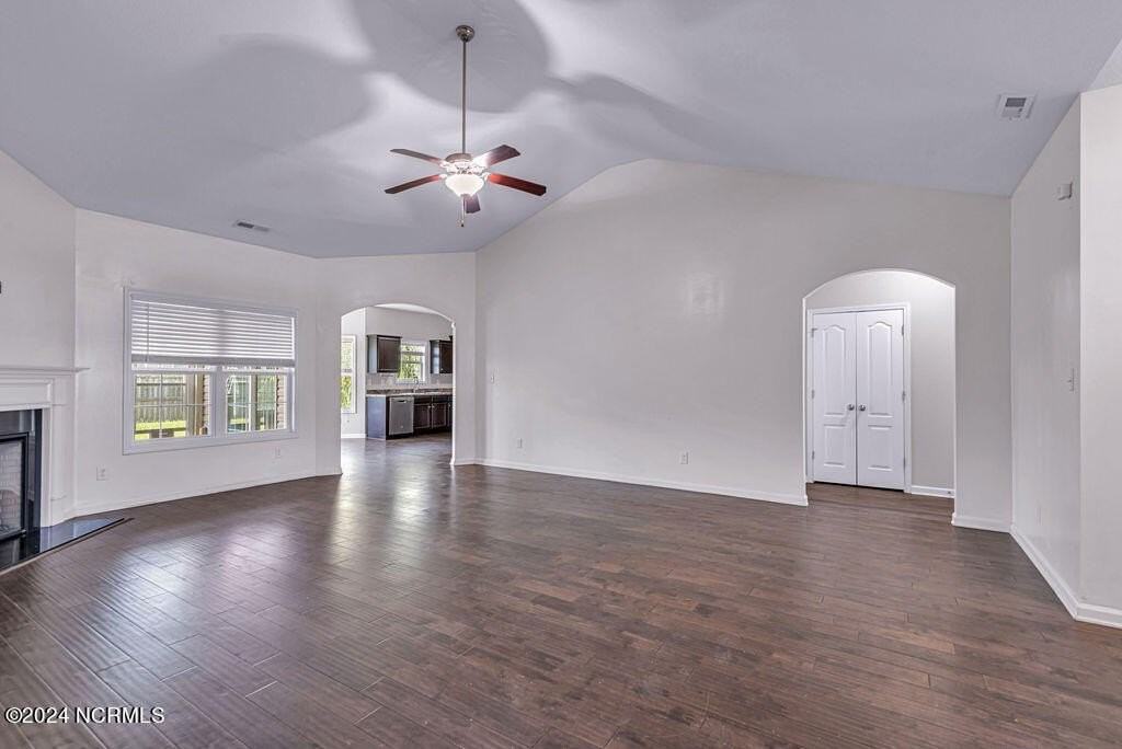 402 Derrick Dr - Photo 6 of 35