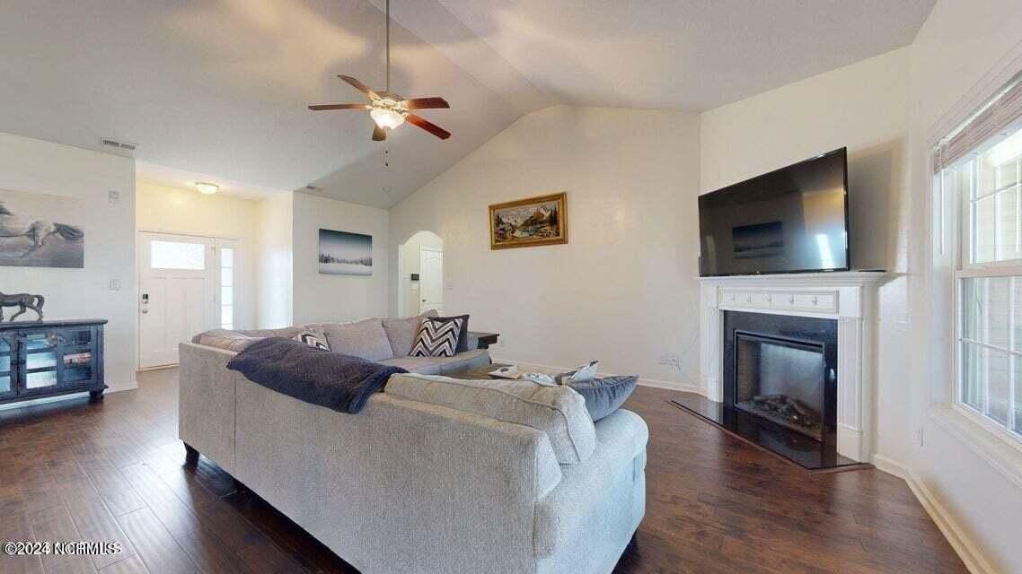 402 Derrick Dr - Photo 7 of 35